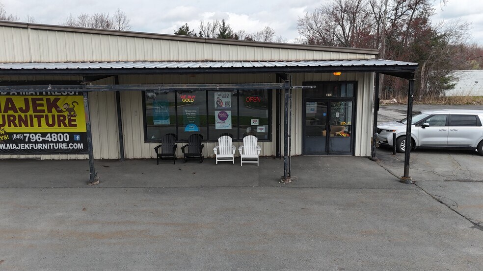 More Photos Of 314 E Broadway, Monticello Freestanding For Sale