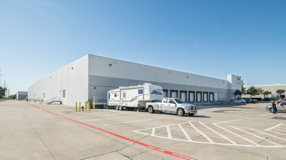 More Photos Of 902 Nicholson Rd, Garland Warehouse For Lease