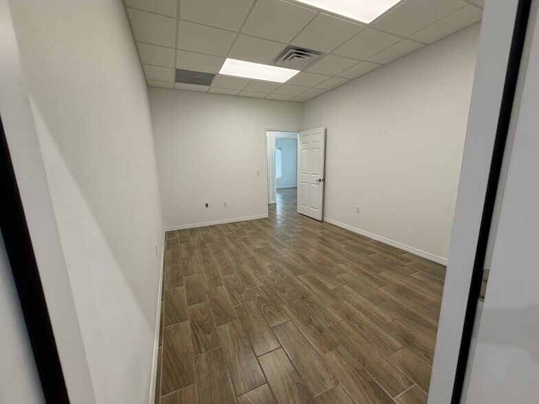 More Photos Of 1850 Whitfield Ave, Sarasota Industrial For Lease