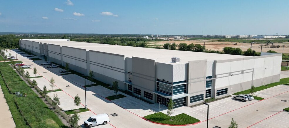 More Photos Of 1425 Susurro Pky, San Marcos Distribution For Lease
