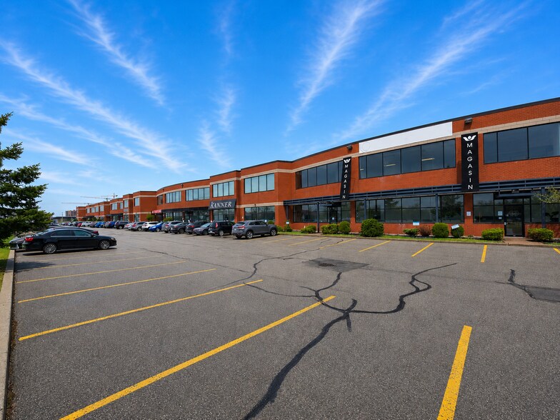 More Photos Of 2700-2760 Boul Daniel-Johnson, Laval Warehouse For Lease