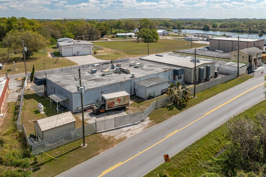 More Photos Of 174 NW 9th ave, Mulberry Distribution For Sale