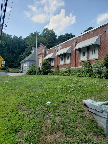 More Photos Of 330 Fuller Rd, Chicopee Distribution For Sale