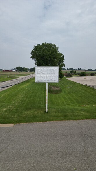 More Photos Of 4464 Huron St, North Branch Freestanding For Lease