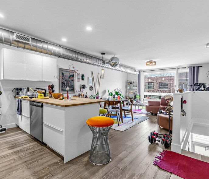 More Photos Of 1088 Bathurst St, Toronto Storefront Retail Residential For Sale