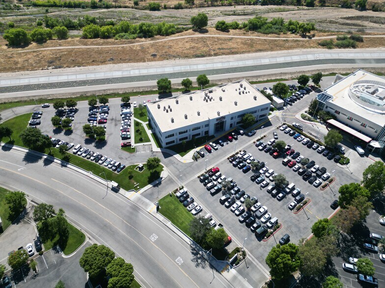 More Photos Of 2901 Sillect Ave, Bakersfield Medical For Lease