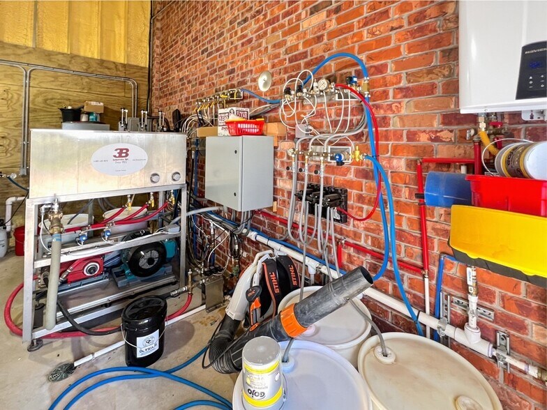 More Photos Of 509 1st St, Granite Carwash For Sale