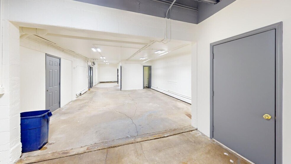 More Photos Of 50 E Palatine Rd, Palatine Storefront Retail Office For Lease
