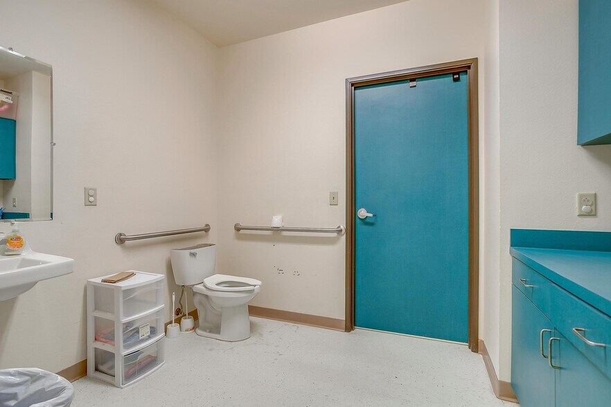 More Photos Of 905 Roberts Cut Off Rd, River Oaks Office For Sale