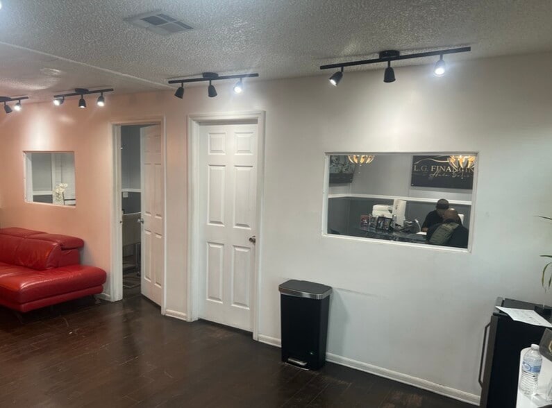 More Photos Of 13518 N Florida Ave, Tampa Auto Dealership For Sale