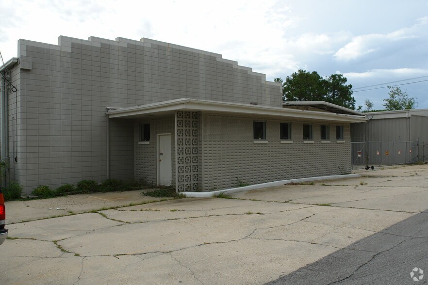 More Photos Of 414 W 8th St, Panama City Distribution For Lease