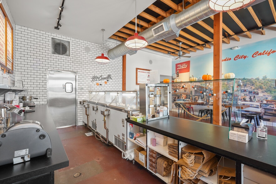 More Photos Of 12073-12077 Ventura Pl, Studio City Storefront Retail Residential For Sale