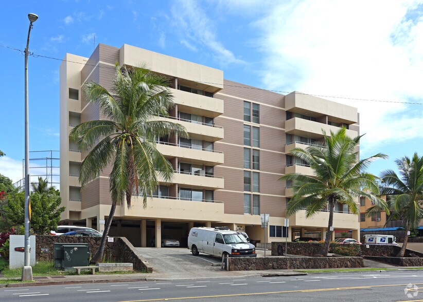 Primary Photo Of 1055 Ala Napunani St, Honolulu Apartments For Sale