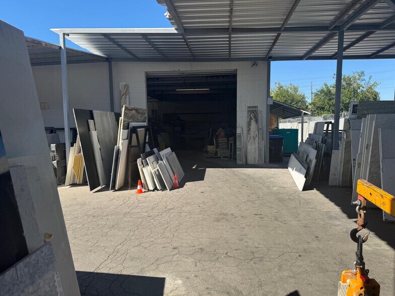 More Photos Of 909 E Arlee Pl, Anaheim Warehouse For Lease