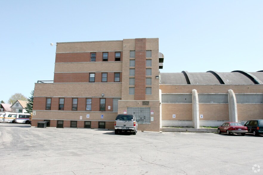 More Photos Of 1170 W Windlake Ave, Milwaukee Specialty For Sale