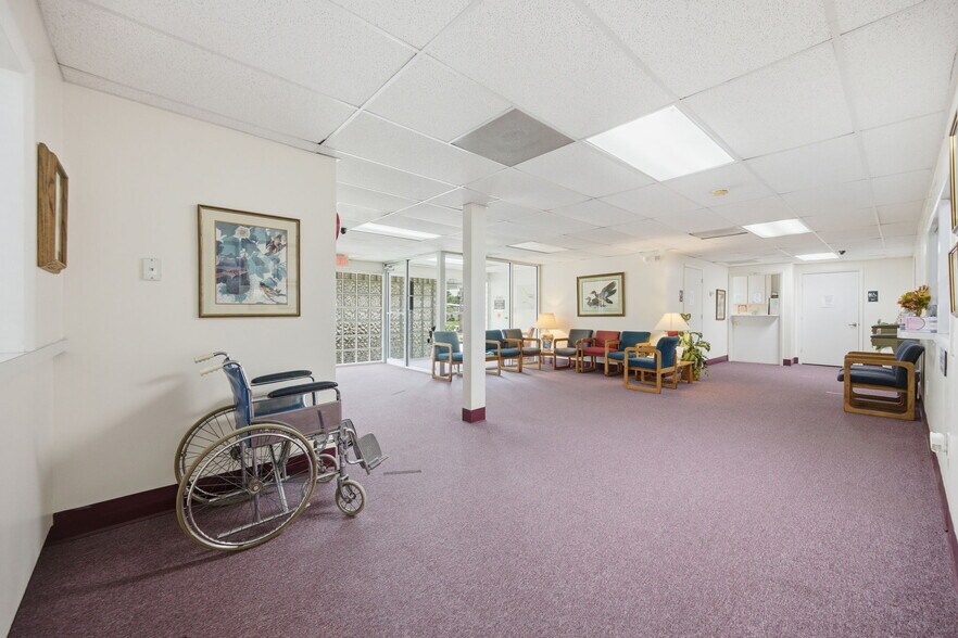 More Photos Of 1811 Bayshore Gardens Pky, Bradenton Medical For Sale
