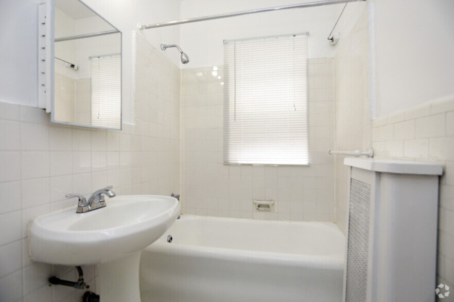 More Photos Of 5200 N Sheridan Rd, Chicago Apartments For Lease