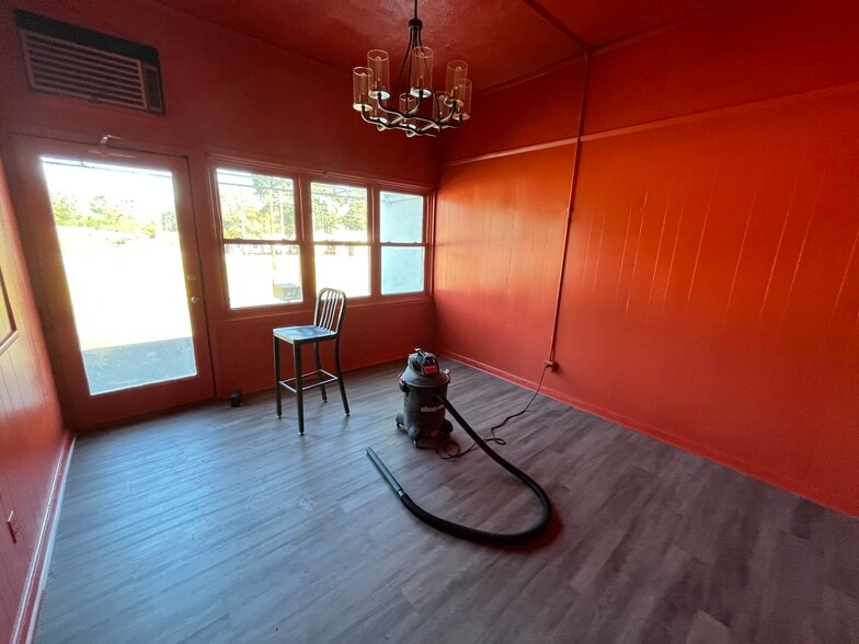 More Photos Of 1651 Holland St, West Columbia Warehouse For Lease