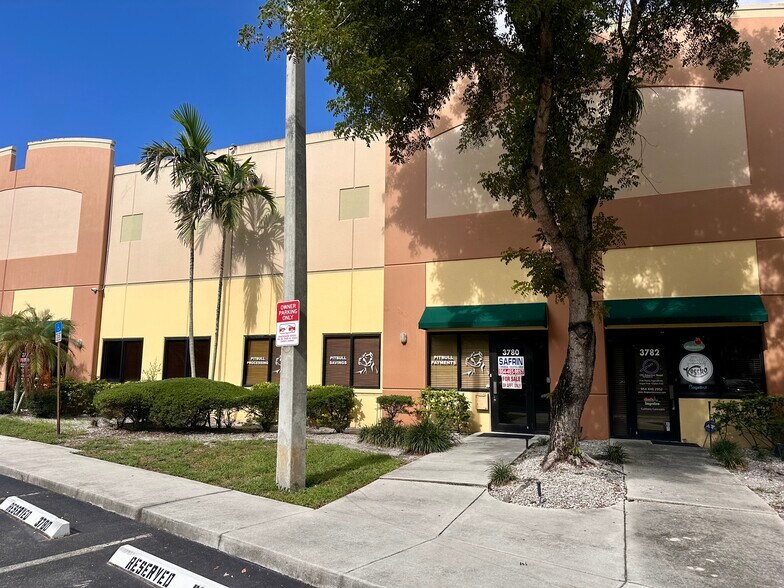 More Photos Of 3764-3790 SW 30th Ave, Fort Lauderdale Warehouse For Sale