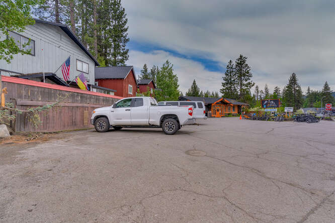 More Photos Of 170 N Lake Blvd, Tahoe City Storefront For Lease