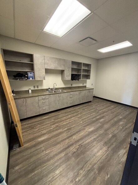 More Photos Of 3370 Drennan Industrial Loop S, Colorado Springs Flex For Lease