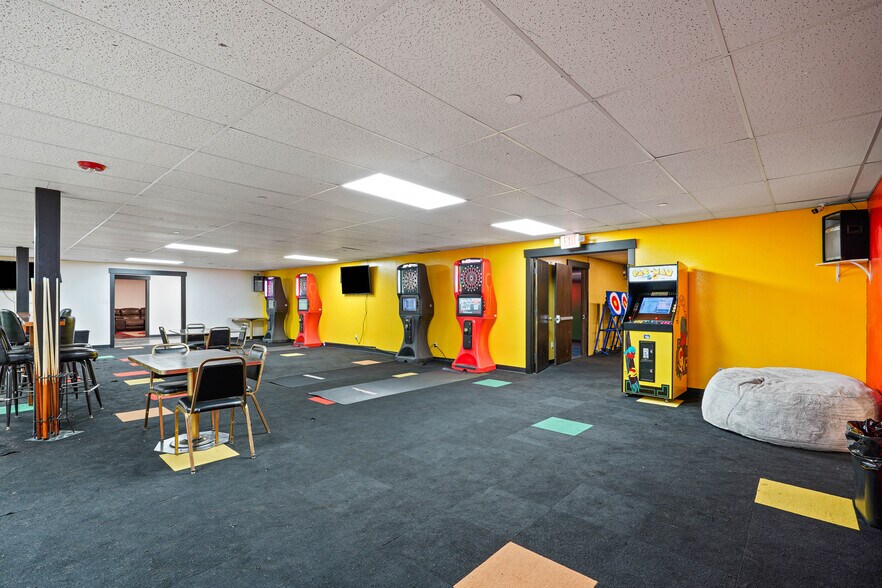 More Photos Of 801 N Fee St, Helena Bar For Sale