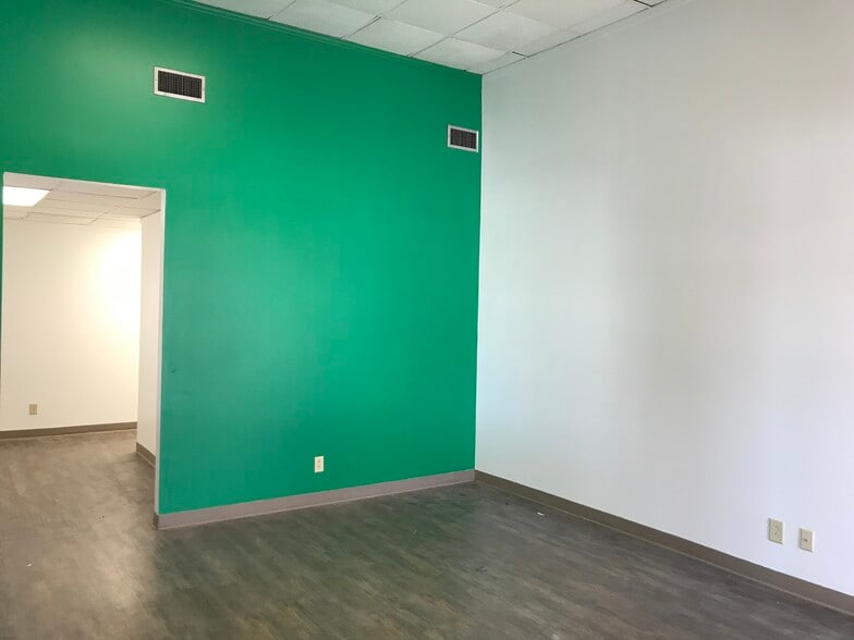 More Photos Of 1305 Elm Hill Pike, Nashville Warehouse For Lease
