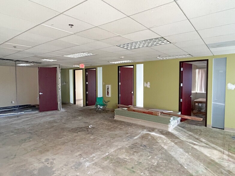 More Photos Of 50 N La Cienega Blvd, Beverly Hills Coworking Space