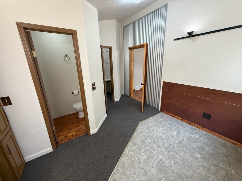 More Photos Of 1554 Amsterdam Rd, Belgrade Office For Lease