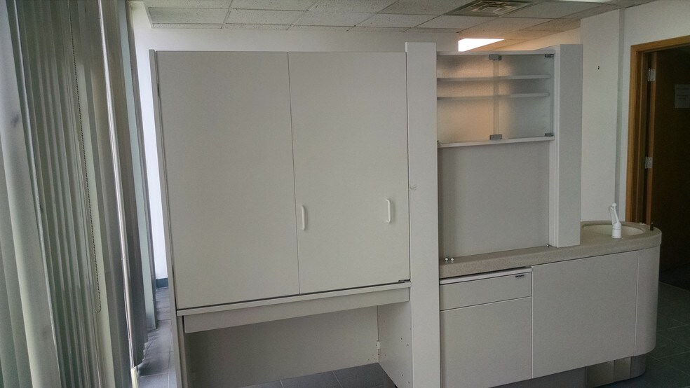 More Photos Of 2715 N Central Ave, Chicago Medical For Sale