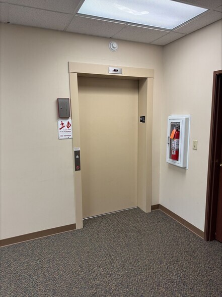 More Photos Of 2025 S Wabash St, Wabash Office For Sale