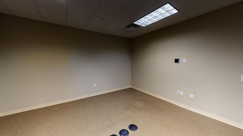 More Photos Of 3610 River Crossing Pky, Indianapolis Office For Lease