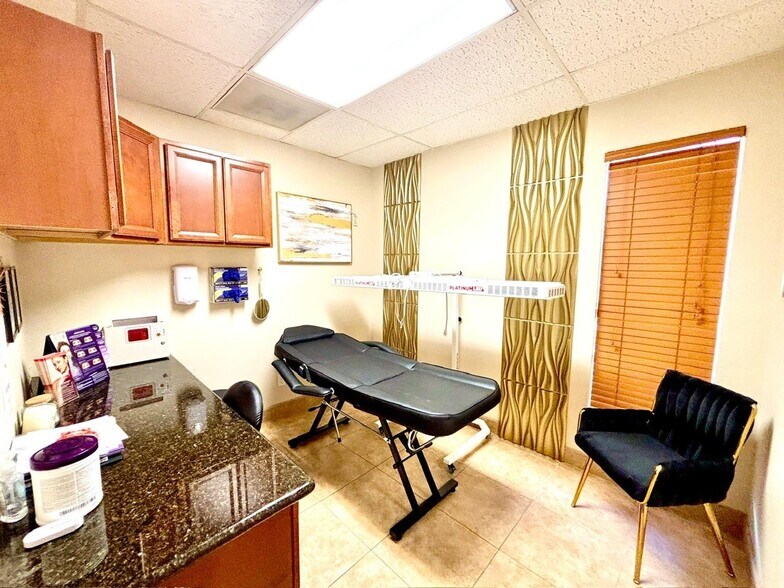 More Photos Of 6502-6564 E Carondelet Dr, Tucson Medical For Sale