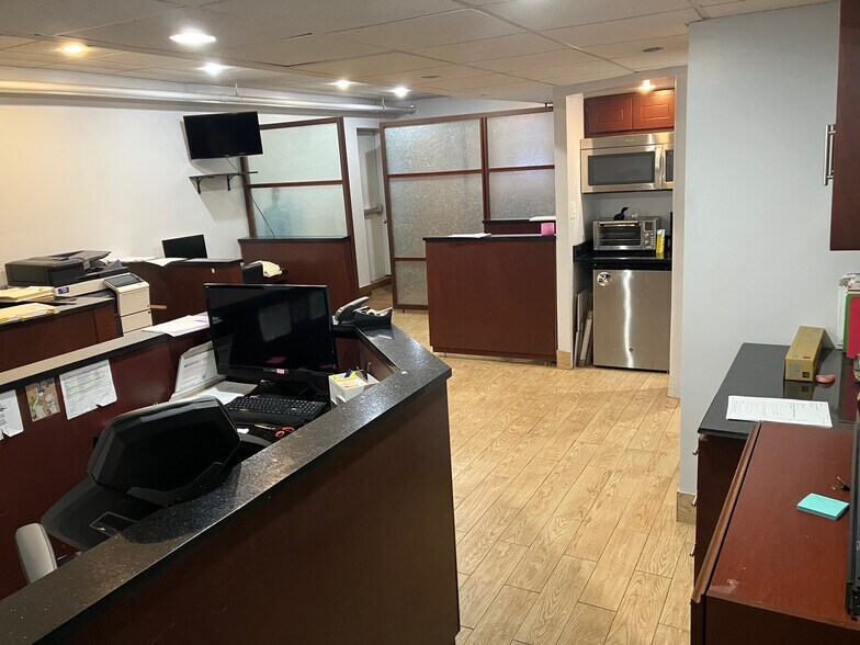 More Photos Of 2430 Tratman Ave, Bronx Apartments For Lease