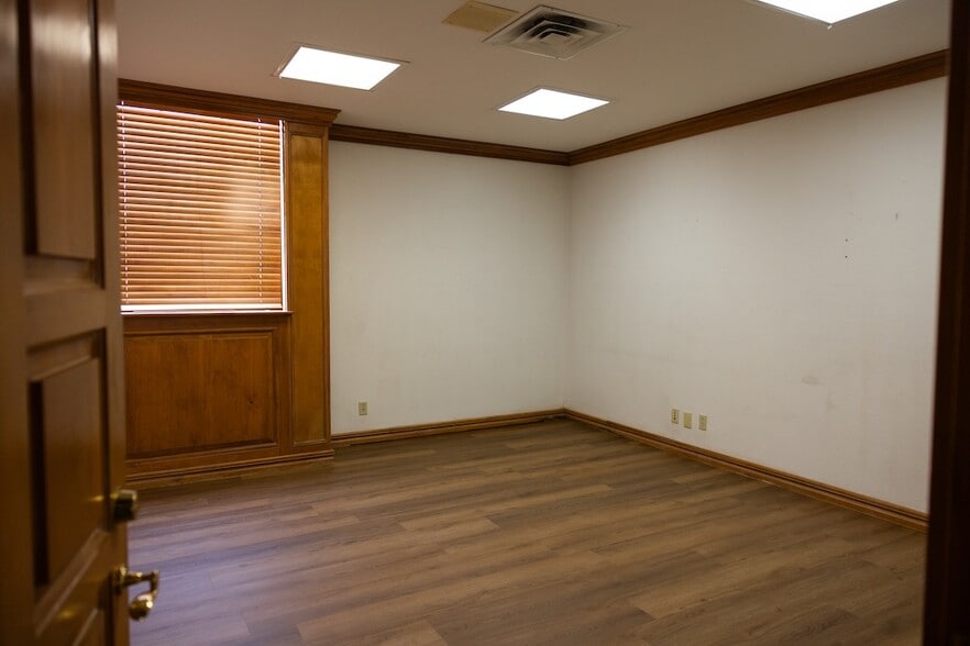 More Photos Of 10225 W Thunderbird Blvd, Sun City Medical For Lease