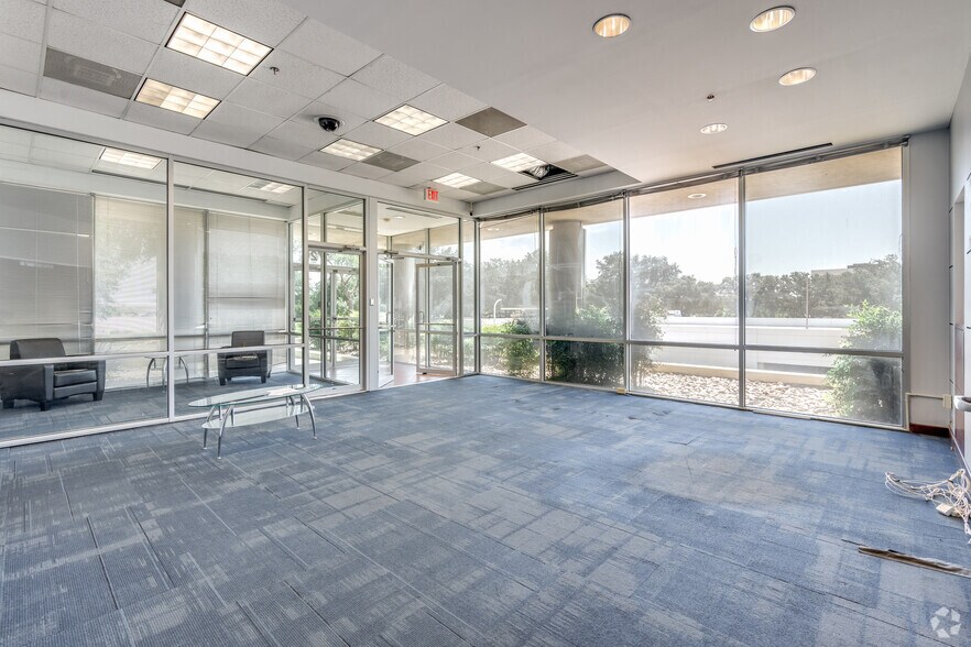 More Photos Of 1720 Lakepointe Dr, Lewisville Light Distribution For Lease