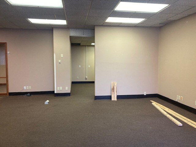 More Photos Of 221 W Lexington Ave, Independence Office For Sale