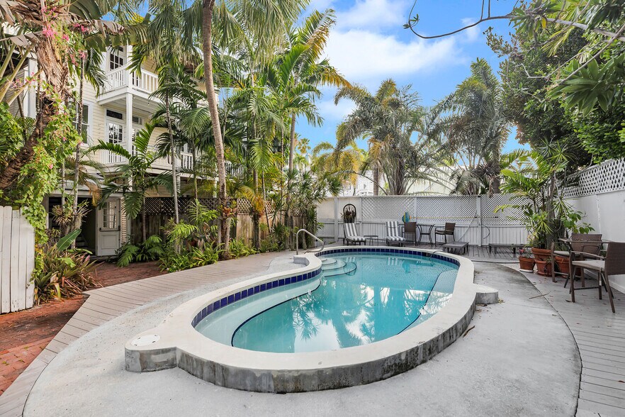More Photos Of 812 Fleming St, Key West Storefront For Sale