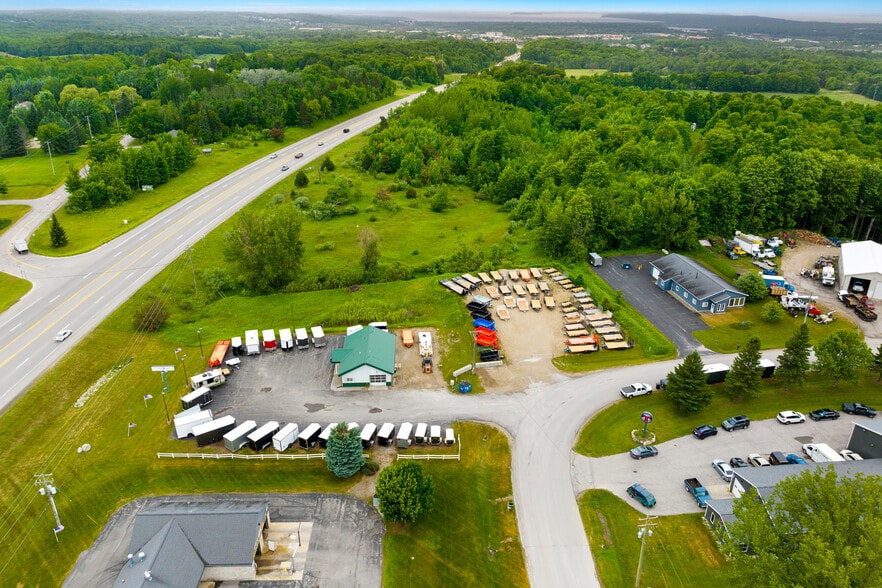 More Photos Of 981 Blue Star Dr, Traverse City Auto Repair For Sale