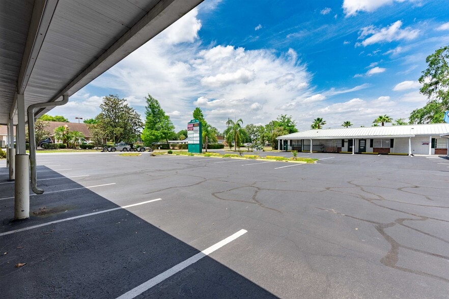 More Photos Of 6536 Stadium Dr, Zephyrhills Storefront For Lease