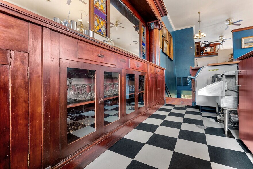 More Photos Of 205 Court St, The Dalles Restaurant For Sale