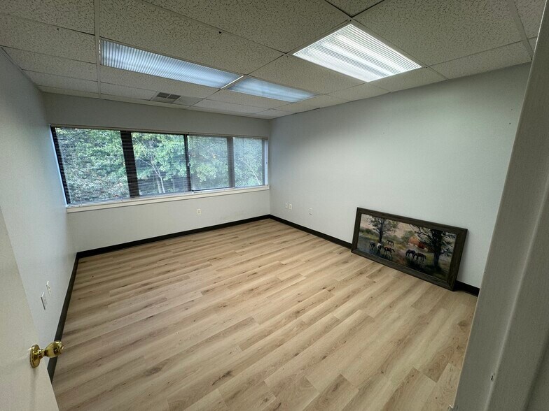 More Photos Of 8450-8456 Tyco Rd, Vienna Flex For Lease