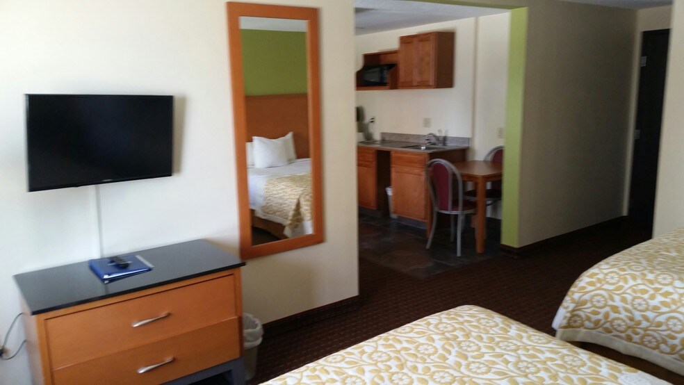 More Photos Of 3040 5th Ave S, Fort Dodge Hotel For Sale