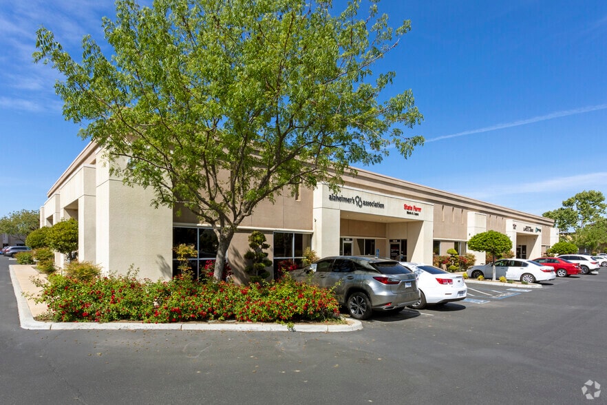 More Photos Of 550 W Alluvial Ave, Fresno Unknown For Lease