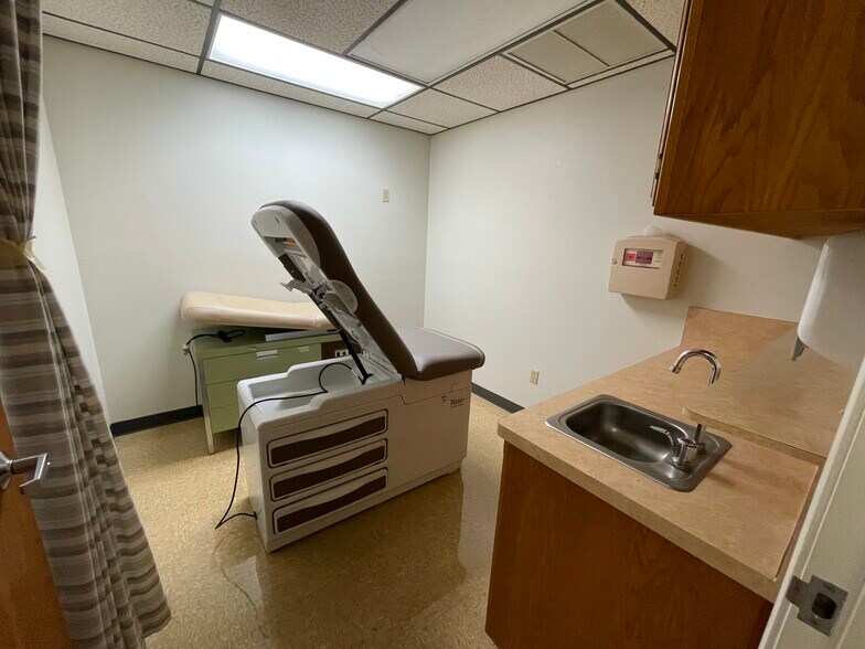 More Photos Of 3807 Union Ave, Bakersfield Medical For Lease