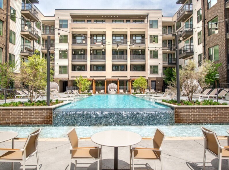 More Photos Of 411 W Commerce St, Dallas Apartments For Lease