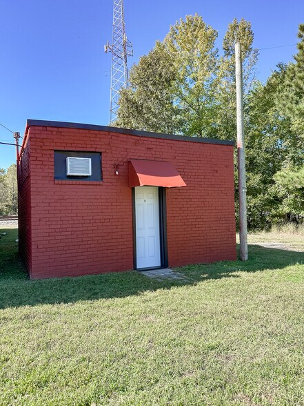 More Photos Of 300 Wilson Ave, Wakefield Sussex Self Storage For Sale