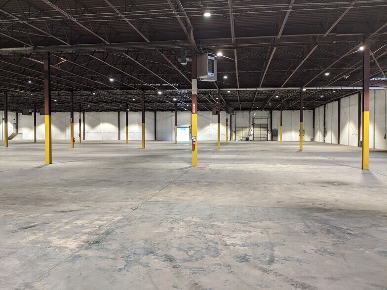 More Photos Of 300 N Sherman St, York Manufacturing For Lease