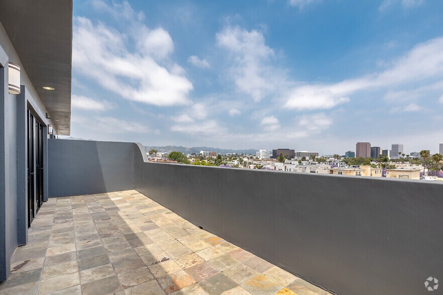 More Photos Of 930 S Robertson Blvd, Los Angeles Apartments For Lease