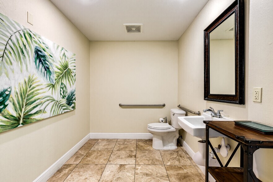 More Photos Of 611 NE 13th St, Fort Lauderdale Loft Creative Space For Lease